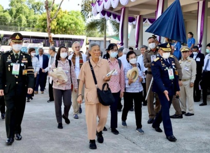 <strong>อ่านเพิ่มเติมเกี่ยวกับ</strong><br>สมเด็จพระกนิษฐาธิราชเจ้า กรมสมเด็จพระเทพรัตนราชสุดา ฯ สยามบรมราชกุมารี เสด็จพระราชดำเนินทรงนำคณะกรรมการรางวัลนานาชาติ มูลนิธิรางวัลสมเด็จเจ้าฟ้ามหิดลฯ ทัศนศึกษาเยี่ยมชมกิจการของ รร.ราชประชานุเคราะห์บ้านปลายแหลม สมเด็จพระกนิษฐาธิราชเจ้า กรมสมเด็จพระเทพรัตนราชสุดา ฯ สยามบรมราชกุมารี เสด็จพระราชดำเนินทรงนำคณะกรรมการรางวัลนานาชาติ มูลนิธิรางวัลสมเด็จเจ้าฟ้ามหิดลฯ ทัศนศึกษาเยี่ยมชมกิจการของ รร.ราชประชานุเคราะห์บ้านปลายแหลม