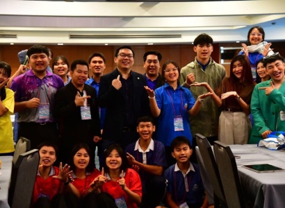 <strong>อ่านเพิ่มเติมเกี่ยวกับ</strong><br>นักเรียนและครูได้รับความรู้ในหัวข้อ "รู้เท่าทันก่อนผลิตสื่อ" โดย อ.ตรี บุญเจือ จากสำนักงาน กสทช. ที่มาให้ความรู้ก่อนผลิตสื่อ นักเรียนและครูได้รับความรู้ในหัวข้อ "รู้เท่าทันก่อนผลิตสื่อ" โดย อ.ตรี บุญเจือ จากสำนักงาน กสทช. ที่มาให้ความรู้ก่อนผลิตสื่อ