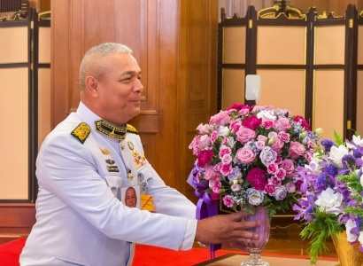 <strong>อ่านเพิ่มเติมเกี่ยวกับ</strong><br>พลเรือเอก พงษ์เทพ หนูเทพ ประธานกรรมการบริหาร มูลนิธิราชประชานุเคราะห์ฯ ถวายแจกันดอกไม้หน้าพระฉายาลักษณ์สมเด็จพระนางเจ้าฯ พระบรมราชินี เนื่องในโอกาสวันเฉลิมพระชนมพรรษา ๓ มิถุนายน ๒๕๖๘ พลเรือเอก พงษ์เทพ หนูเทพ ประธานกรรมการบริหาร มูลนิธิราชประชานุเคราะห์ฯ ถวายแจกันดอกไม้หน้าพระฉายาลักษณ์สมเด็จพระนางเจ้าฯ พระบรมราชินี เนื่องในโอกาสวันเฉลิมพระชนมพรรษา ๓ มิถุนายน ๒๕๖๘