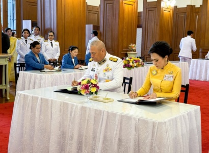 <strong>อ่านเพิ่มเติมเกี่ยวกับ</strong><br>พลเรือเอก พงษ์เทพ หนูเทพ องคมนตรี ประธานกรรมการบริหาร มูลนิธิราชประชานุเคราะห์ฯ และภริยา นำคณะเจ้าหน้าที่มูลนิธิฯ ถวายแจกันดอกไม้เบื้องหน้าพระบรมฉายาลักษณ์ พระบาทสมเด็จพระเจ้าอยู่หัว พร้อมร่วมลงนามถวายพระพร พลเรือเอก พงษ์เทพ หนูเทพ องคมนตรี ประธานกรรมการบริหาร มูลนิธิราชประชานุเคราะห์ฯ และภริยา นำคณะเจ้าหน้าที่มูลนิธิฯ ถวายแจกันดอกไม้เบื้องหน้าพระบรมฉายาลักษณ์ พระบาทสมเด็จพระเจ้าอยู่หัว พร้อมร่วมลงนามถวายพระพร