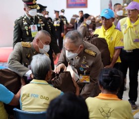 พระบาทสมเด็จพระเจ้าอยู่หัว ทรงพระกรุณาโปรดเกล้าโปรดกระหม่อม ... Image 3