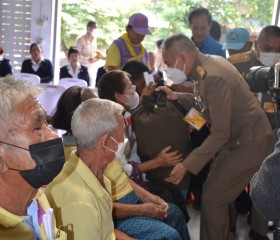 พระบาทสมเด็จพระเจ้าอยู่หัว ทรงพระกรุณาโปรดเกล้าโปรดกระหม่อม ... Image 5