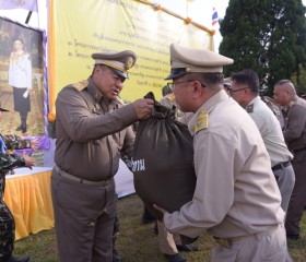 นายพลากร สุวรรณรัฐ องคมนตรี นายกมูลนิธิราชประชานุเคราะห์ฯ ... พารามิเตอร์รูปภาพ 11