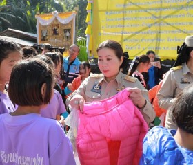 นายพลากร สุวรรณรัฐ องคมนตรี นายกมูลนิธิราชประชานุเคราะห์ฯ ... พารามิเตอร์รูปภาพ 6