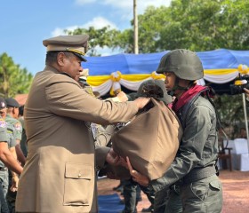 นายพลากร สุวรรณรัฐ องคมนตรี นายกมูลนิธิราชประชานุเคราะห์ฯ ... พารามิเตอร์รูปภาพ 13