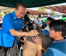 นายวิลาศ รุจิวัฒนพงศ์ รองประธานฝ่ายบรรเทาทุกข์ ... พารามิเตอร์รูปภาพ 4