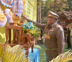 นายพลากร สุวรรณรัฐ องคมนตรี นายกมูลนิธิราชประชานุเคราะห์ฯ ... พารามิเตอร์รูปภาพ 1