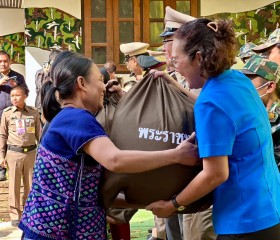 นายพลากร สุวรรณรัฐ องคมนตรี นายกมูลนิธิราชประชานุเคราะห์ฯ ... พารามิเตอร์รูปภาพ 3