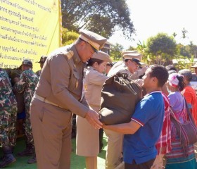 นายพลากร สุวรรณรัฐ องคมนตรี นายกมูลนิธิราชประชานุเคราะห์ฯ ... พารามิเตอร์รูปภาพ 2