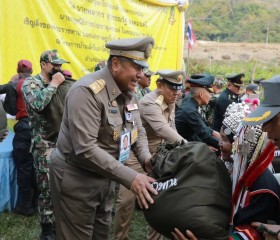 นายพลากร สุวรรณรัฐ องคมนตรี นายกมูลนิธิราชประชานุเคราะห์ฯ ... พารามิเตอร์รูปภาพ 9