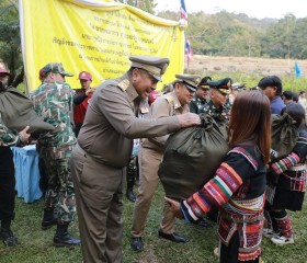 นายพลากร สุวรรณรัฐ องคมนตรี นายกมูลนิธิราชประชานุเคราะห์ฯ ... พารามิเตอร์รูปภาพ 10