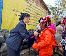 นายพลากร สุวรรณรัฐ องคมนตรี นายกมูลนิธิราชประชานุเคราะห์ฯ ... พารามิเตอร์รูปภาพ 10