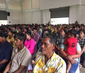 มูลนิธิราชประชานุเคราะห์ในพระบรมราชูปถัมภ์มอบผ้าห่มกันหนาวพระราชทาน ที่อำเภอชุมตาบง และอำเภอแม่เปิน จ.นครสวรรค์ ... Image 9