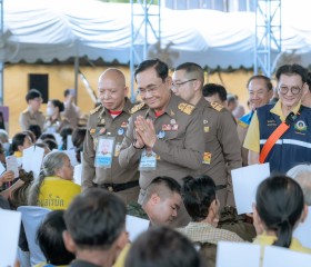 พระบาทสมเด็จพระเจ้าอยู่หัว ทรงพระกรุณาโปรดเกล้าฯ ให้ พลเอก ... พารามิเตอร์รูปภาพ 2