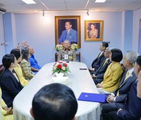 พลเรือเอก พงษ์เทพ หนูเทพ องคมนตรี ประธานกรรมการบริหาร ... พารามิเตอร์รูปภาพ 1