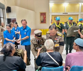 พระบาทสมเด็จพระเจ้าอยู่หัว ทรงพระกรุณาโปรดเกล้าฯ ให้ พลเอก ... พารามิเตอร์รูปภาพ 9