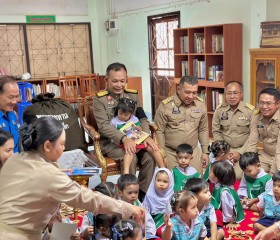 พระบาทสมเด็จพระเจ้าอยู่หัว ทรงพระกรุณาโปรดเกล้าฯ ให้ พลเอก ... พารามิเตอร์รูปภาพ 4