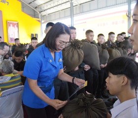พระบาทสมเด็จพระเจ้าอยู่หัว ทรงพระกรุณาโปรดเกล้าฯ ให้ พลเอก ... พารามิเตอร์รูปภาพ 10