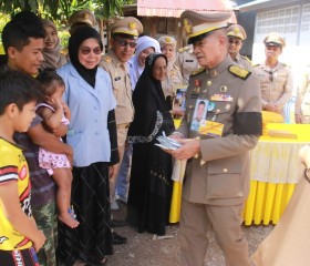 พระบาทสมเด็จพระเจ้าอยู่หัว ทรงพระกรุณาโปรดเกล้าฯ ให้ พลเอก ... พารามิเตอร์รูปภาพ 7