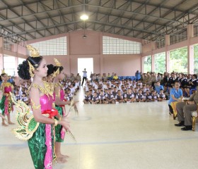 ประธานกรรมการบริหารมูลนิธิราชประชานุเคราะห์ฯ ... Image 1