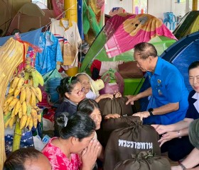 นายวิลาศ รุจิวัฒนพงศ์ รองประธานฝ่ายบรรเทาทุกข์ ... พารามิเตอร์รูปภาพ 1