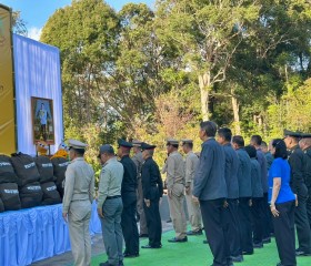 นายพลากร สุวรรณรัฐ องคมนตรี นายกมูลนิธิราชประชานุเคราะห์ฯ ... พารามิเตอร์รูปภาพ 1