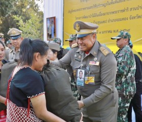 นายพลากร สุวรรณรัฐ องคมนตรี นายกมูลนิธิราชประชานุเคราะห์ฯ ... พารามิเตอร์รูปภาพ 2