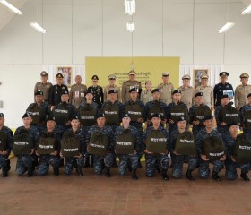 นายพลากร สุวรรณรัฐ องคมนตรี นายกมูลนิธิราชประชานุเคราะห์ฯ ... พารามิเตอร์รูปภาพ 5