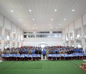 นายชัชวาลย์ เบญจสิริวงศ์ ผู้ว่าราชการจังหวัดร้อยเอ็ด ... พารามิเตอร์รูปภาพ 1