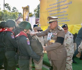 นายพลากร สุวรรณรัฐ องคมนตรี นายกมูลนิธิราชประชานุเคราะห์ฯ ... พารามิเตอร์รูปภาพ 2