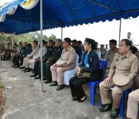 นายพลากร สุวรรณรัฐ องคมนตรี นายกมูลนิธิราชประชานุเคราะห์ฯ ... พารามิเตอร์รูปภาพ 16