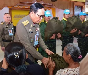 พระบาทสมเด็จพระเจ้าอยู่หัว ทรงพระกรุณาโปรดเกล้าฯ ให้ พลเอก ... พารามิเตอร์รูปภาพ 7