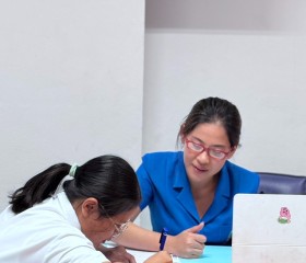 คณะกรรมการฝ่ายการสังคมสงเคราะห์ และเจ้าหน้าที่มูลนิธิ ฯ ... พารามิเตอร์รูปภาพ 3