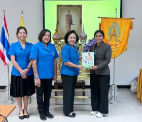 คณะกรรมการฝ่ายการสังคมสงเคราะห์ และเจ้าหน้าที่มูลนิธิ ฯ ... พารามิเตอร์รูปภาพ 4