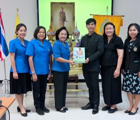 คณะกรรมการฝ่ายการสังคมสงเคราะห์ และเจ้าหน้าที่มูลนิธิ ฯ ... พารามิเตอร์รูปภาพ 5