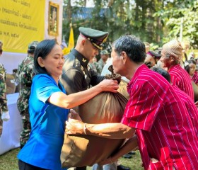นายพลากร สุวรรณรัฐ องคมนตรี นายกมูลนิธิราชประชานุเคราะห์ฯ ... พารามิเตอร์รูปภาพ 15