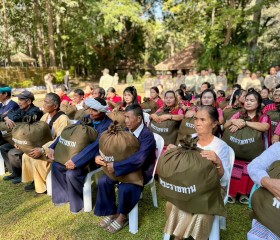 นายพลากร สุวรรณรัฐ องคมนตรี นายกมูลนิธิราชประชานุเคราะห์ฯ ... พารามิเตอร์รูปภาพ 13