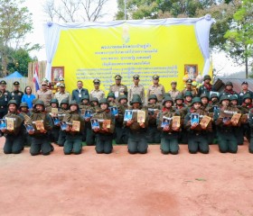 นายพลากร สุวรรณรัฐ องคมนตรี นายกมูลนิธิราชประชานุเคราะห์ ... พารามิเตอร์รูปภาพ 1