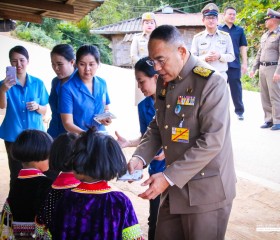 พระบาทสมเด็จพระเจ้าอยู่หัว ทรงพระกรุณา ... Image 5