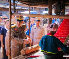 พระบาทสมเด็จพระเจ้าอยู่หัว ทรงพระกรุณา ... Image 8