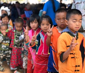 พระบาทสมเด็จพระเจ้าอยู่หัว ทรงพระกรุณา ... Image 10