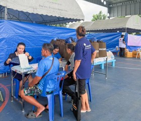 นายวิลาศ รุจิวัฒนพงศ์ รองประธานฝ่ายบรรเทาทุกข์ ... พารามิเตอร์รูปภาพ 10