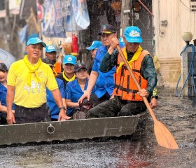 นายพลากร สุวรรณรัฐ องคมนตรี นายกมูลนิธิราชประชานุเคราะห์ฯ ... พารามิเตอร์รูปภาพ 22