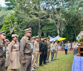 นายพลากร สุวรรณรัฐ องคมนตรี นายกมูลนิธิราชประชานุเคราะห์ ... พารามิเตอร์รูปภาพ 24