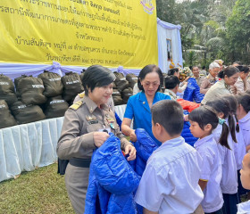 นายพลากร สุวรรณรัฐ องคมนตรี นายกมูลนิธิราชประชานุเคราะห์ ... พารามิเตอร์รูปภาพ 16