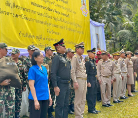 นายพลากร สุวรรณรัฐ องคมนตรี นายกมูลนิธิราชประชานุเคราะห์ ... พารามิเตอร์รูปภาพ 20