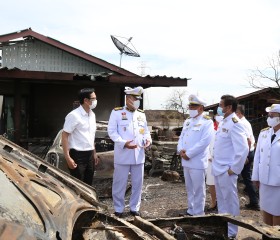 พระบาทสมเด็จพระเจ้าอยู่หัว และสมเด็จพระนางเจ้าฯ ... Image 8