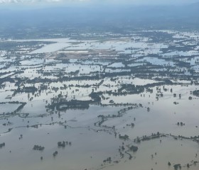 พลเรือเอก พงษ์เทพ หนูเทพ องคมนตรี เชิญสิ่งของพระราชทาน ... Image 7