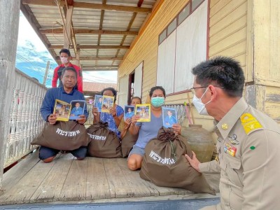 มอบสิ่งของพระราชทาน จังหวัดสุโขทัย Image 1