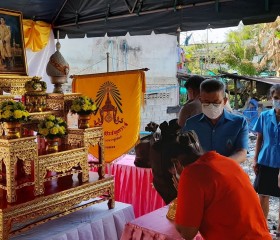 ผู้ว่าราชการจังหวัดอ่างทองเชิญถุงพระราชทานมอบให้แก่ผู้ประสบอัคคีภัย ... Image 6